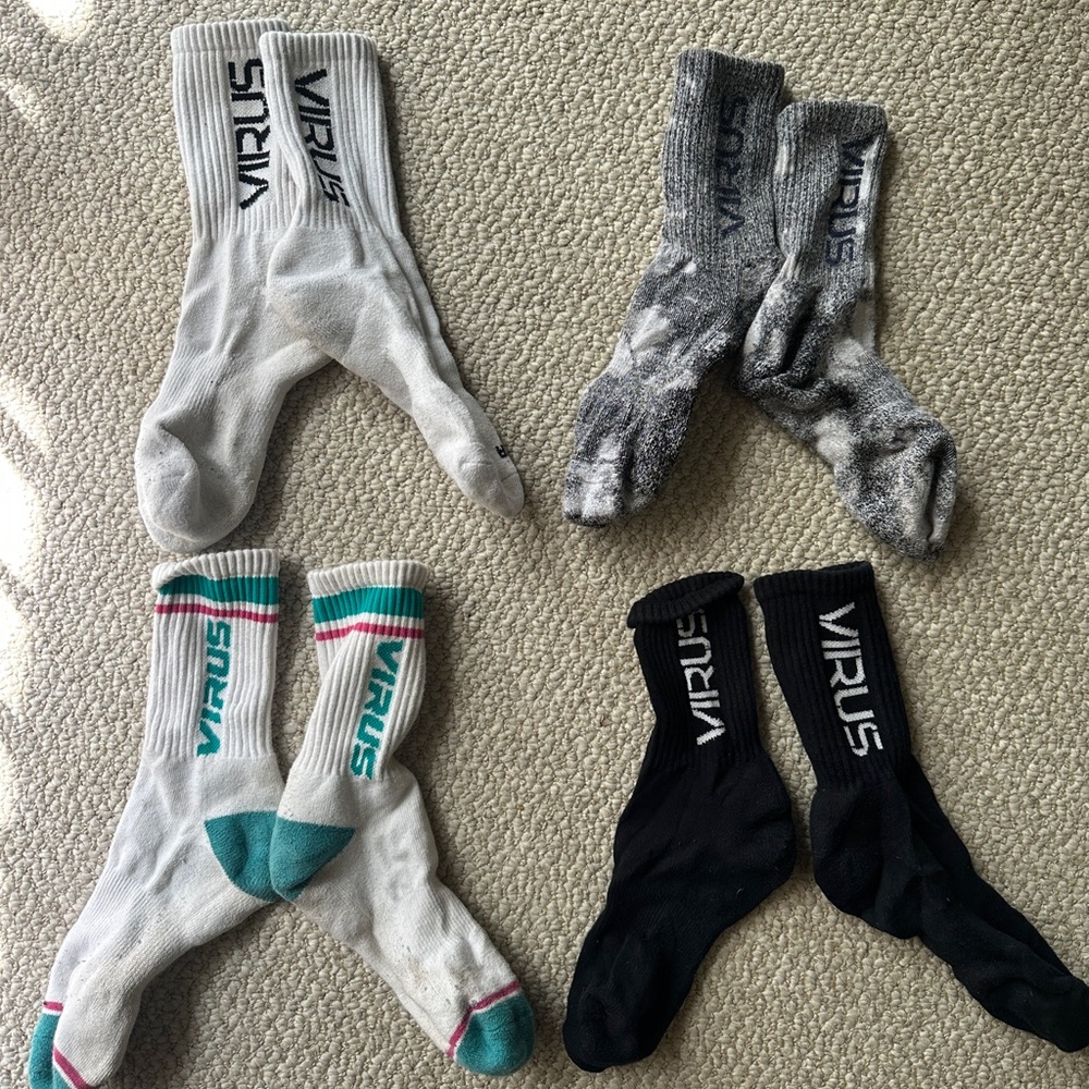 Virus crew socks - lot of 4